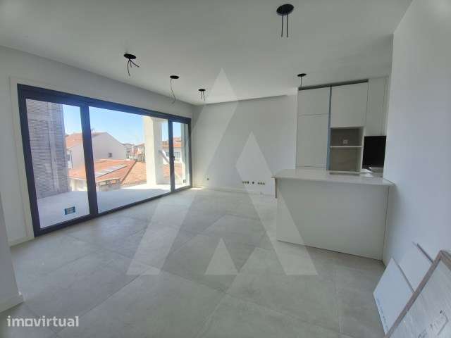 Apartamento T1 novo com varanda e lugar de garagem a 2 minutos da UA - Grande imagem: 2/17