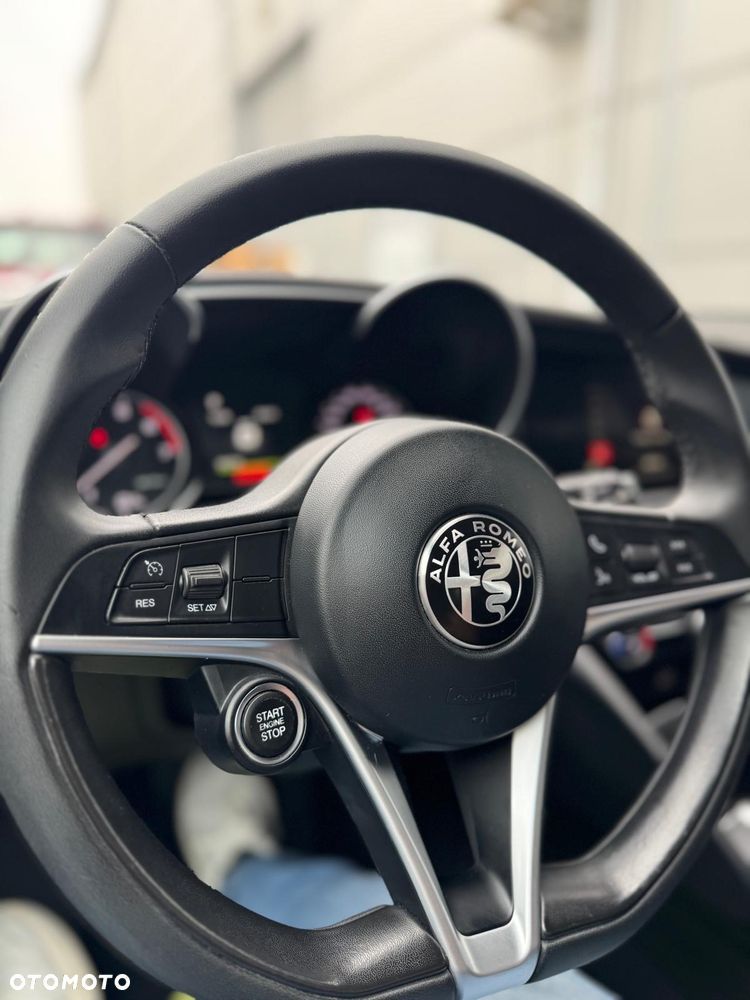 Alfa Romeo Giulia 2.0 Turbo Business - 12