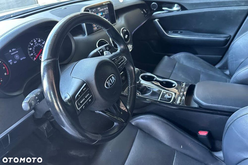 Kia Stinger - 9