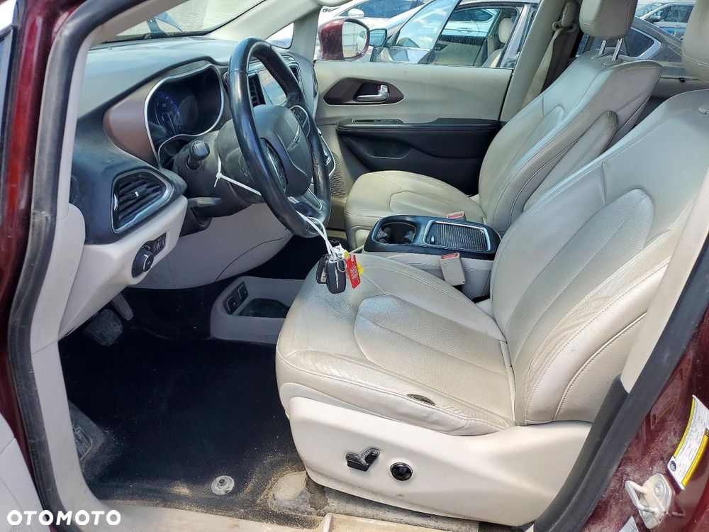 Chrysler Pacifica - 7