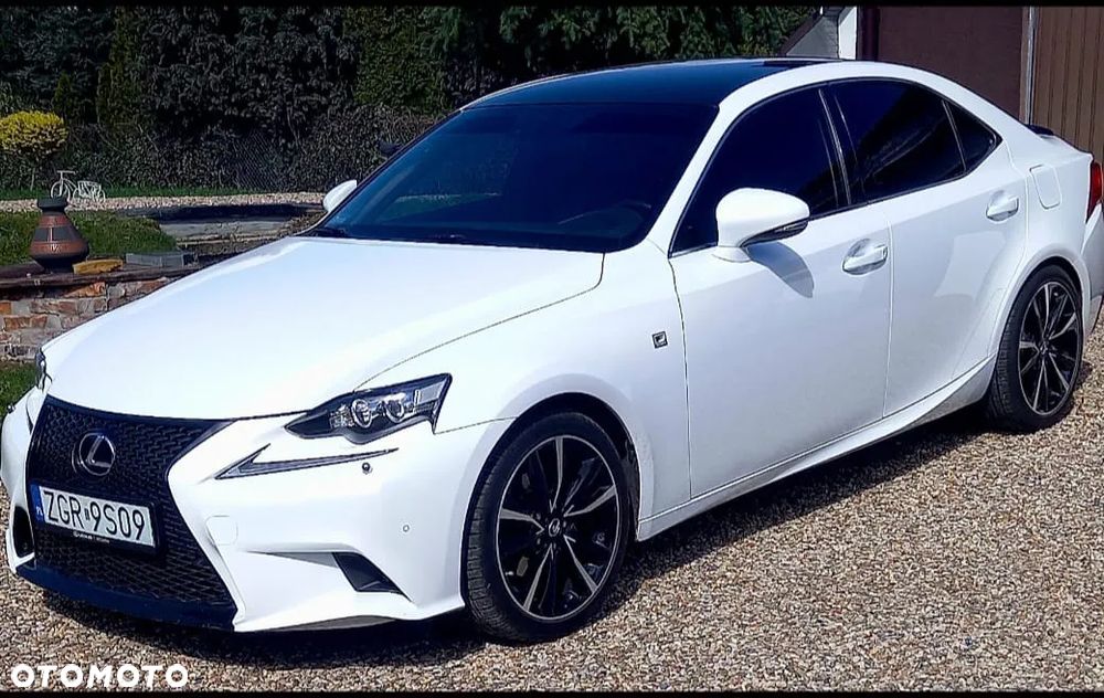 Lexus IS