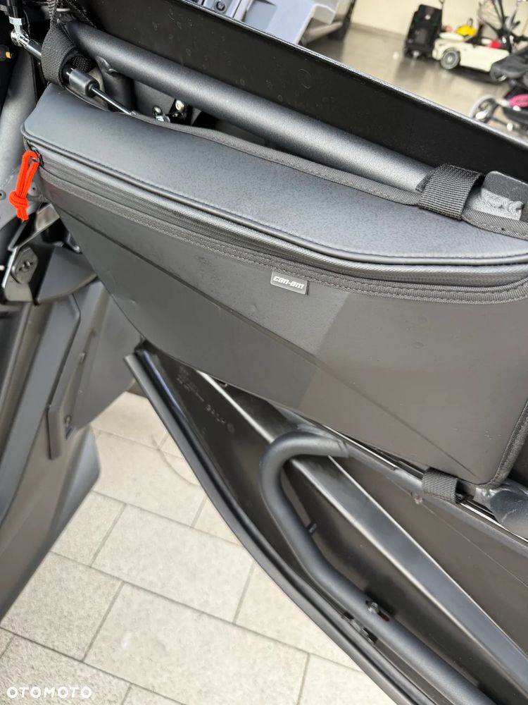 Can-Am Maverick - 10