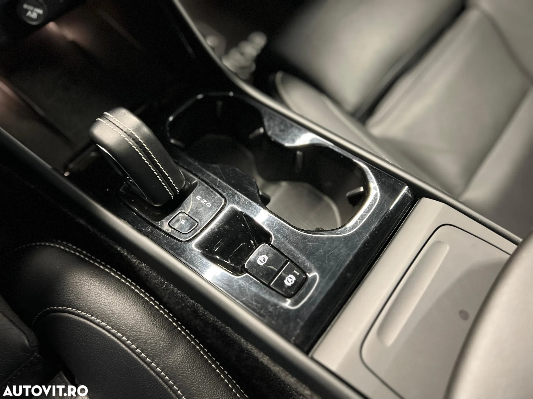 Volvo XC 40 D4 AWD Geartronic R-Design - 15