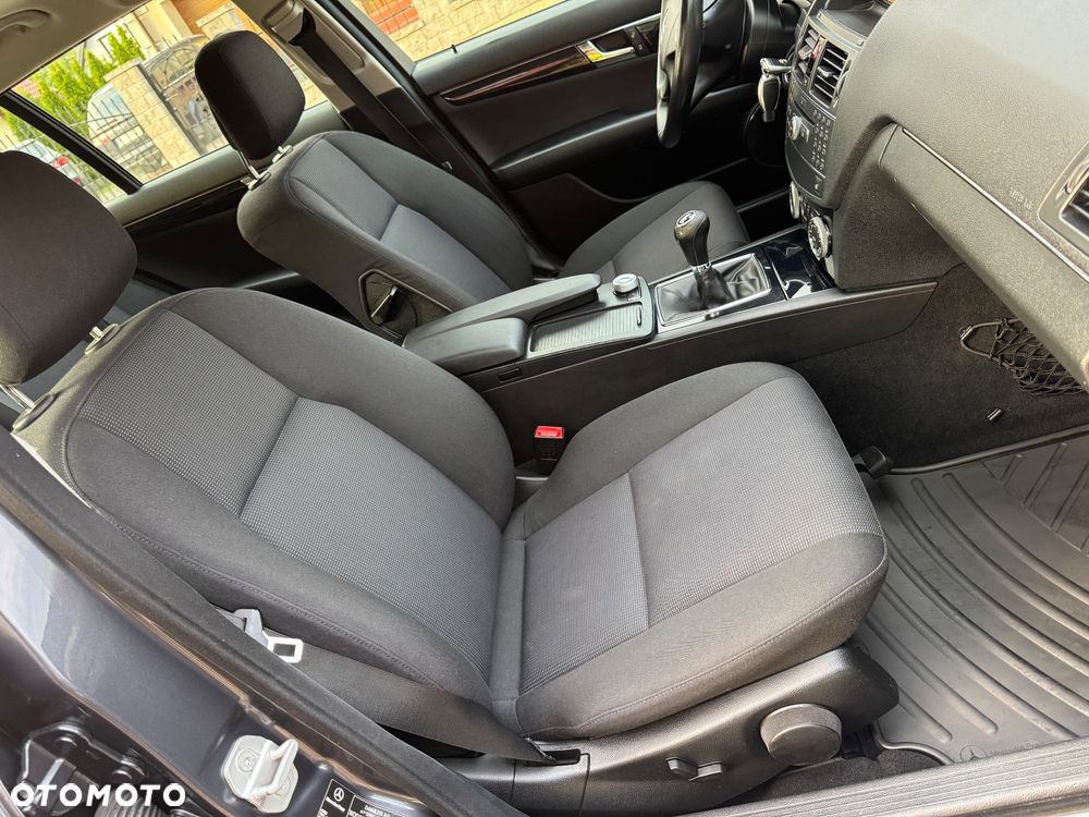Mercedes-Benz Klasa C 180 Kompressor BlueEFFICIENCY Elegance - 35