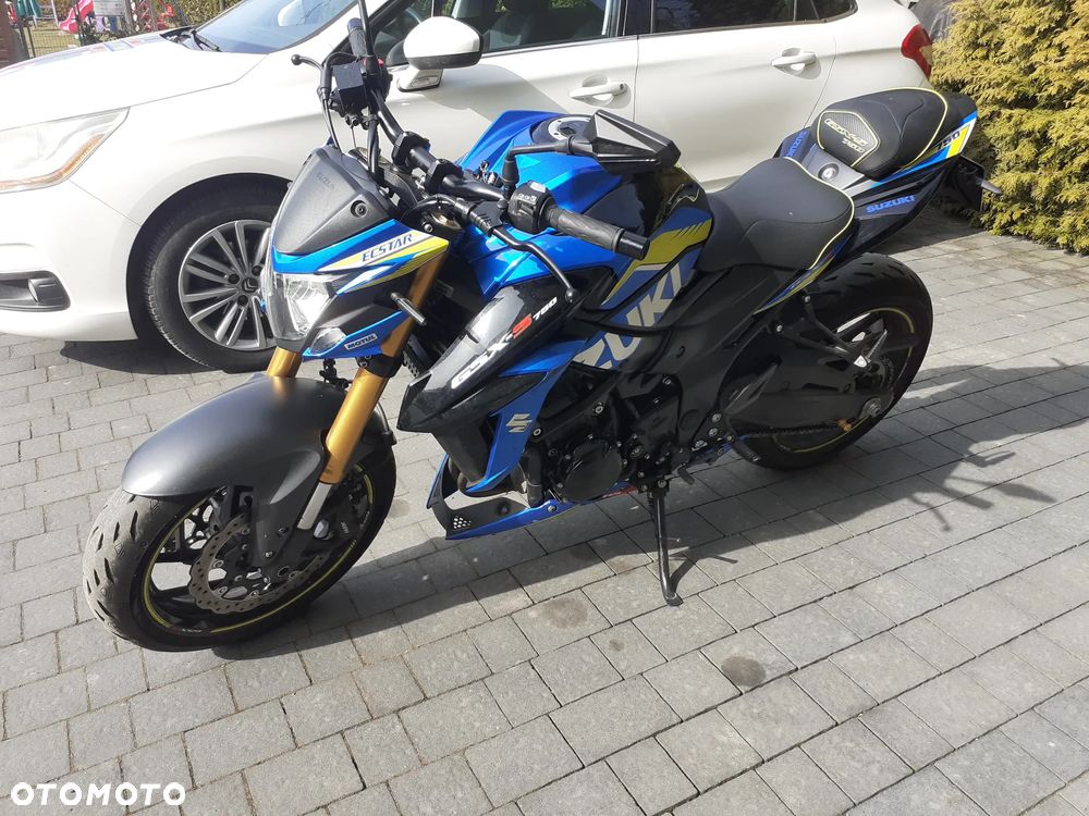 Suzuki GSX - 17