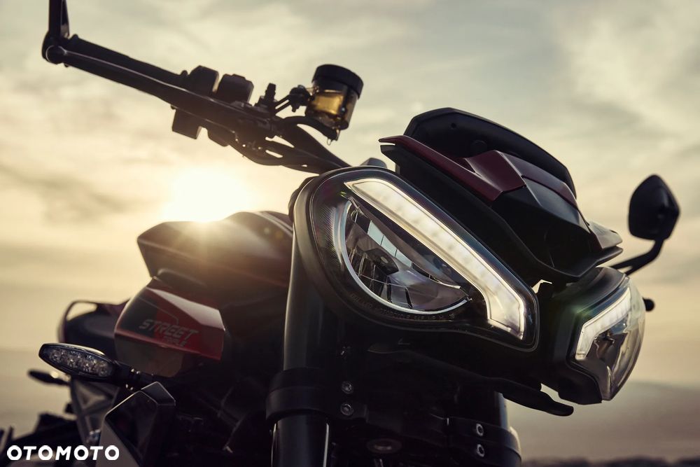 Triumph Street Triple - 17