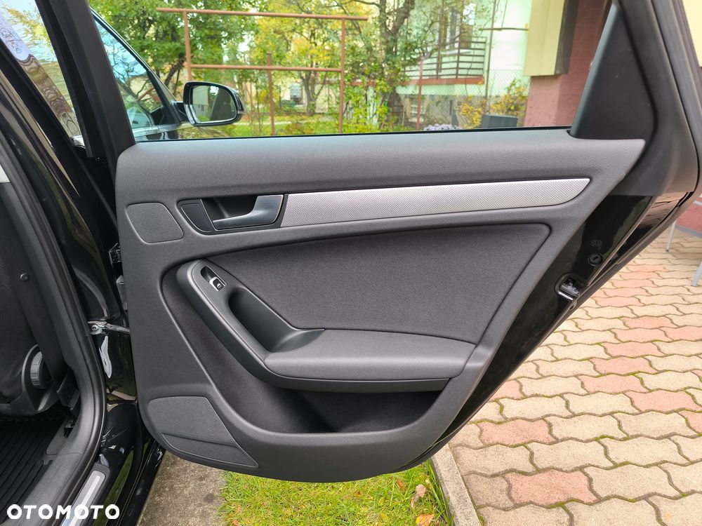 Audi A4 Limousine - 10