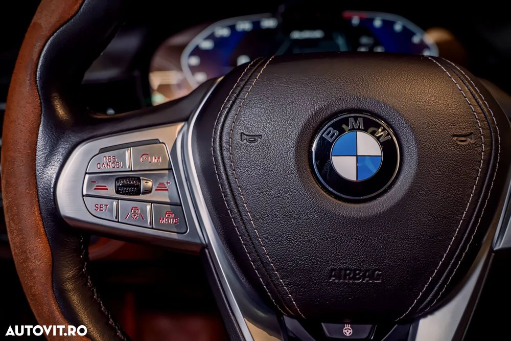 BMW Seria 7 740i - 24