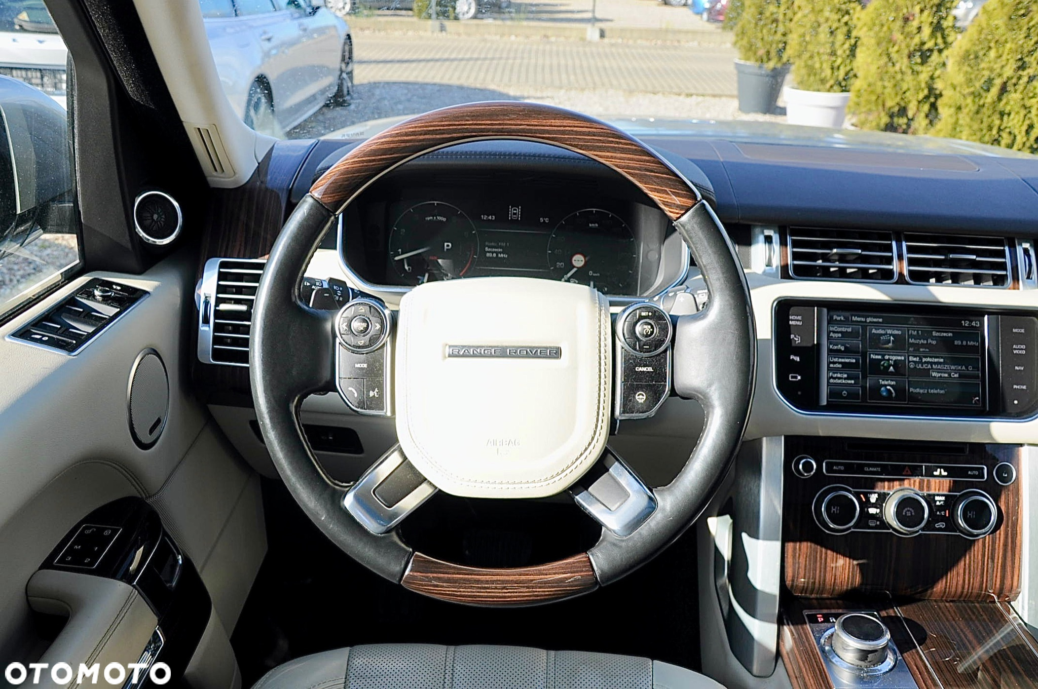 Land Rover Range Rover P400 HSE - 26