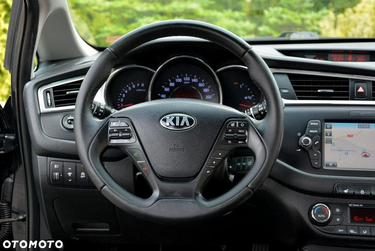 Kia Ceed 1.6 GDI ISG SW Platinum Edition - 23