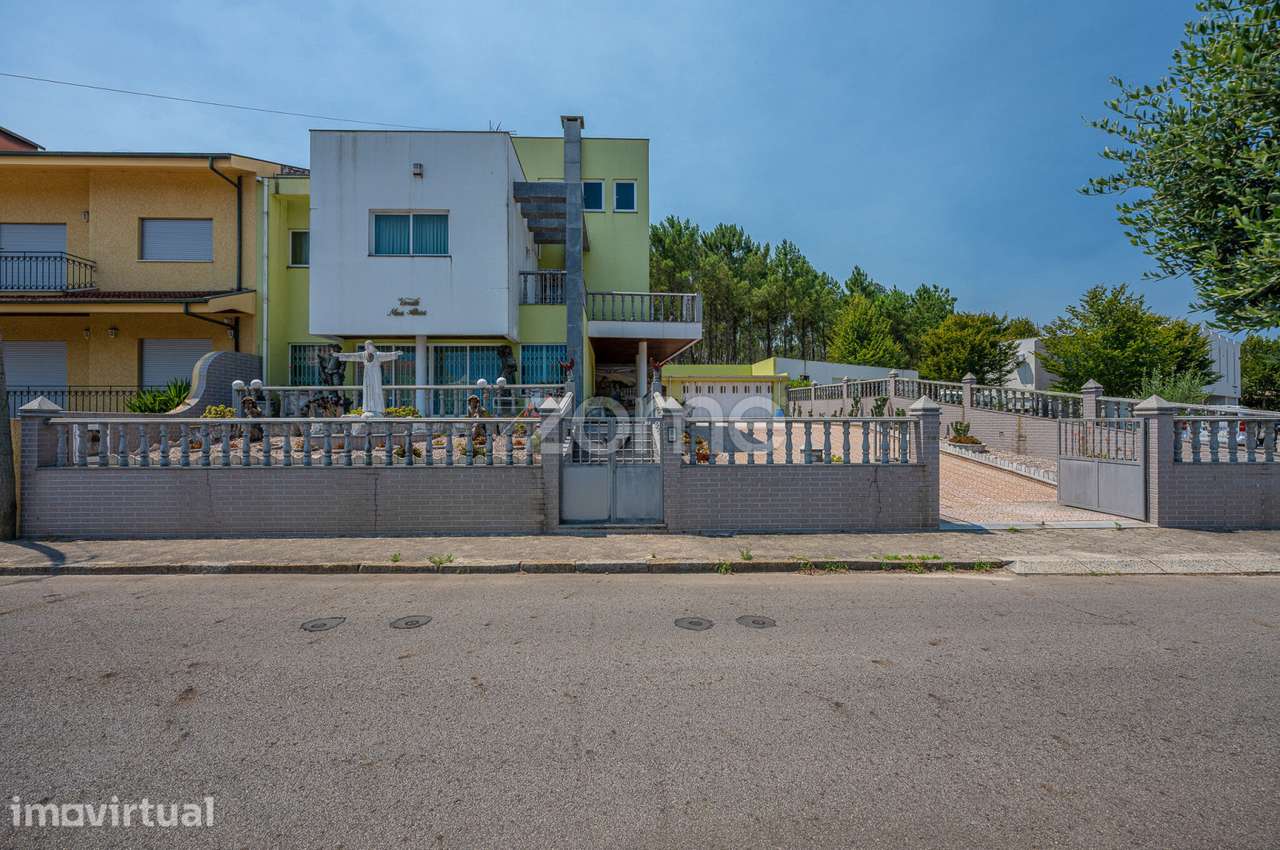 Moradia T3 com 3 Suítes e Terraço em Olival, Vila Nova de Gaia - Grande imagem: 2/29