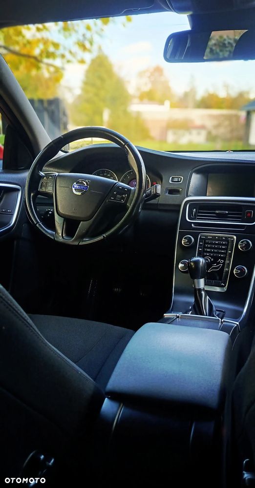 Volvo V60 D3 Momentum - 28