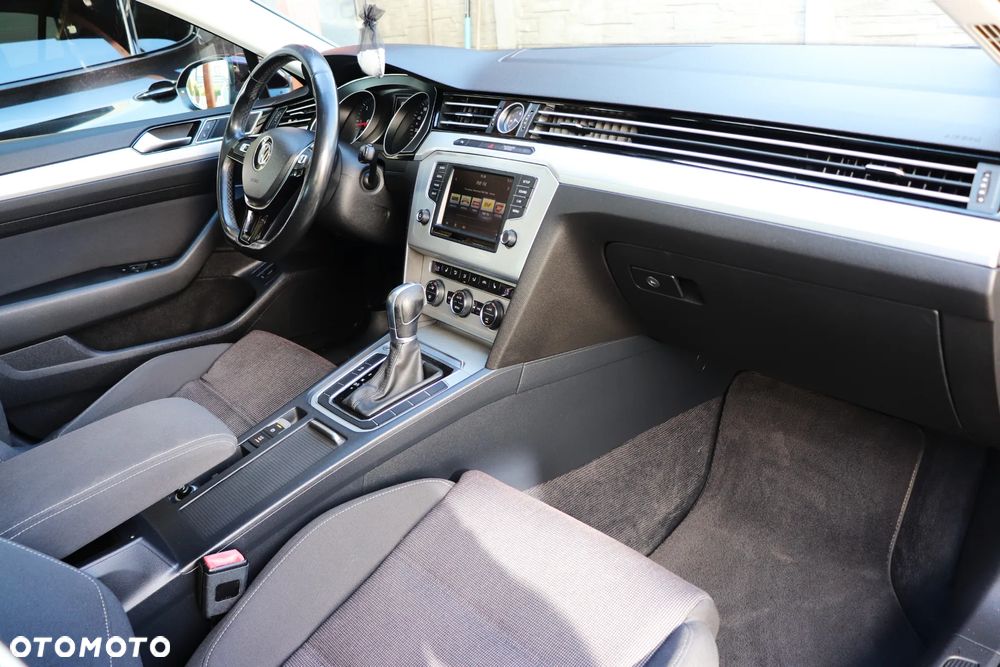 Volkswagen Passat 2.0 TDI SCR DSG Comfortline - 27