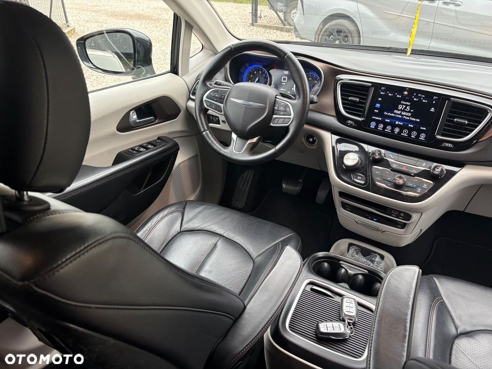 Chrysler Pacifica - 27