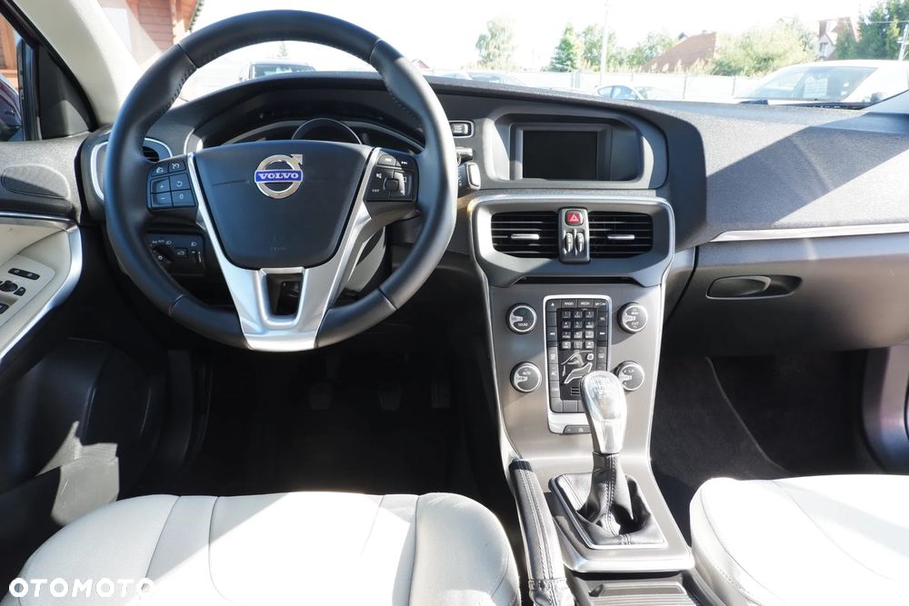 Volvo V40 D2 Momentum - 14
