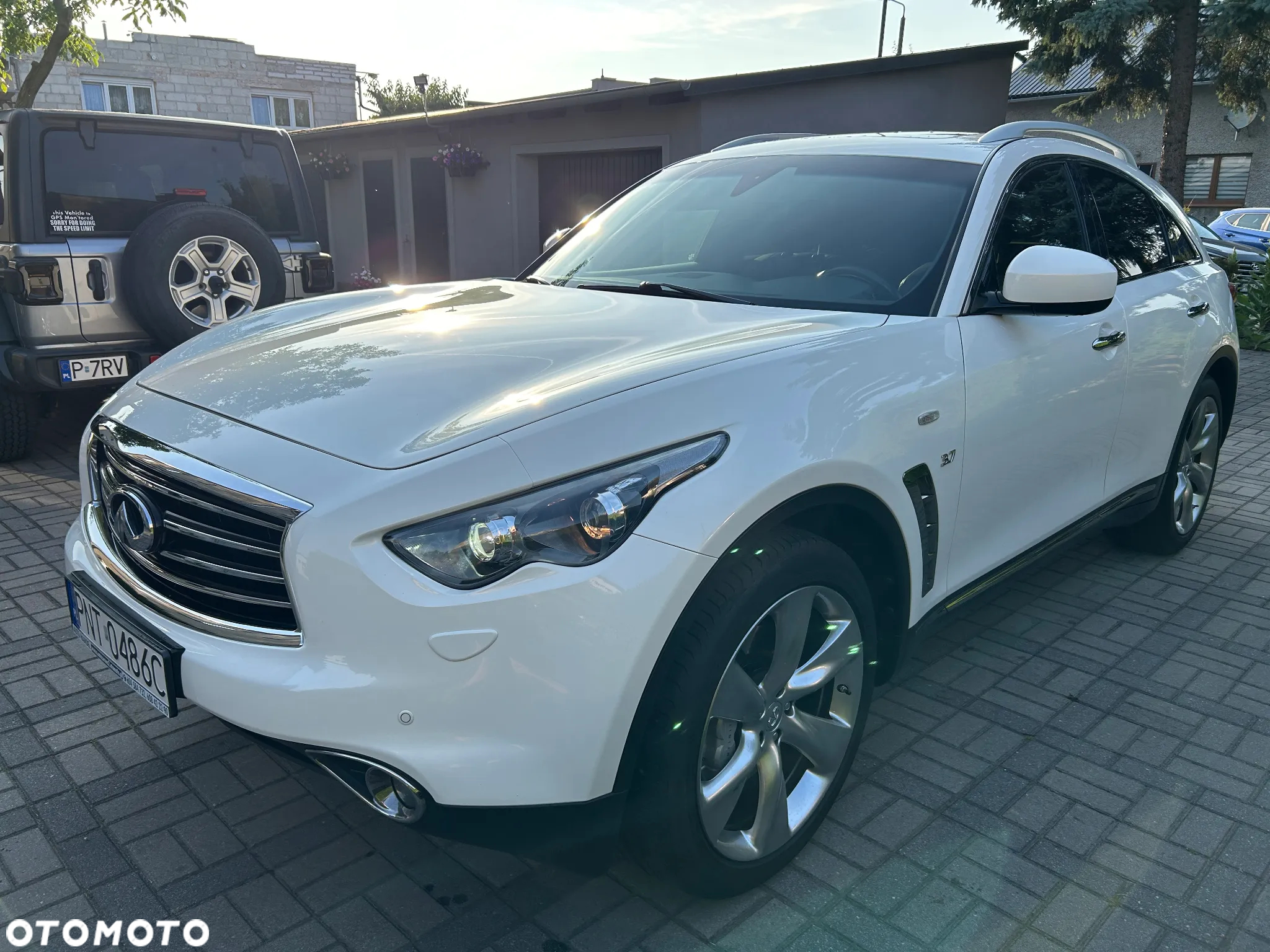 Infiniti QX70 3.7 S Premium - 2