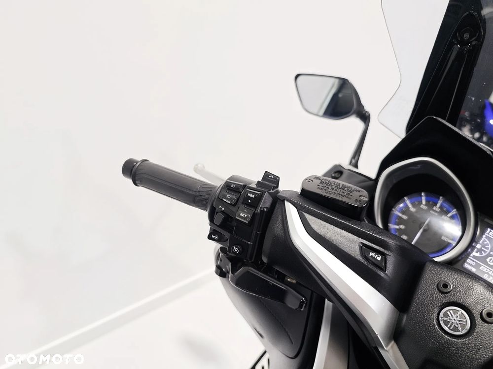 Yamaha Tmax - 10
