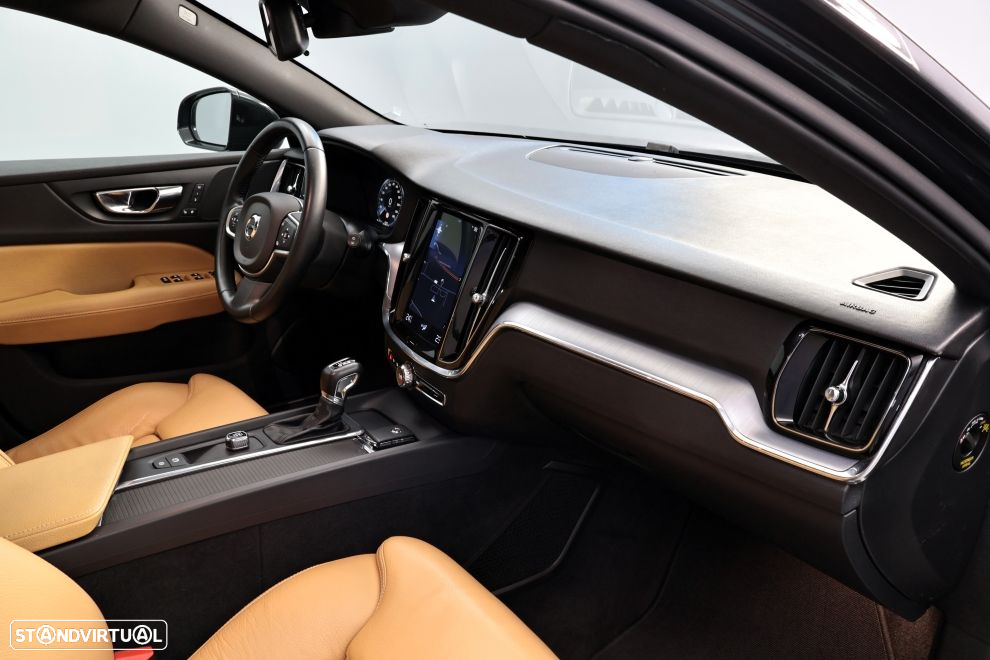 Volvo V60 2.0 D4 Momentum Geartronic - 22