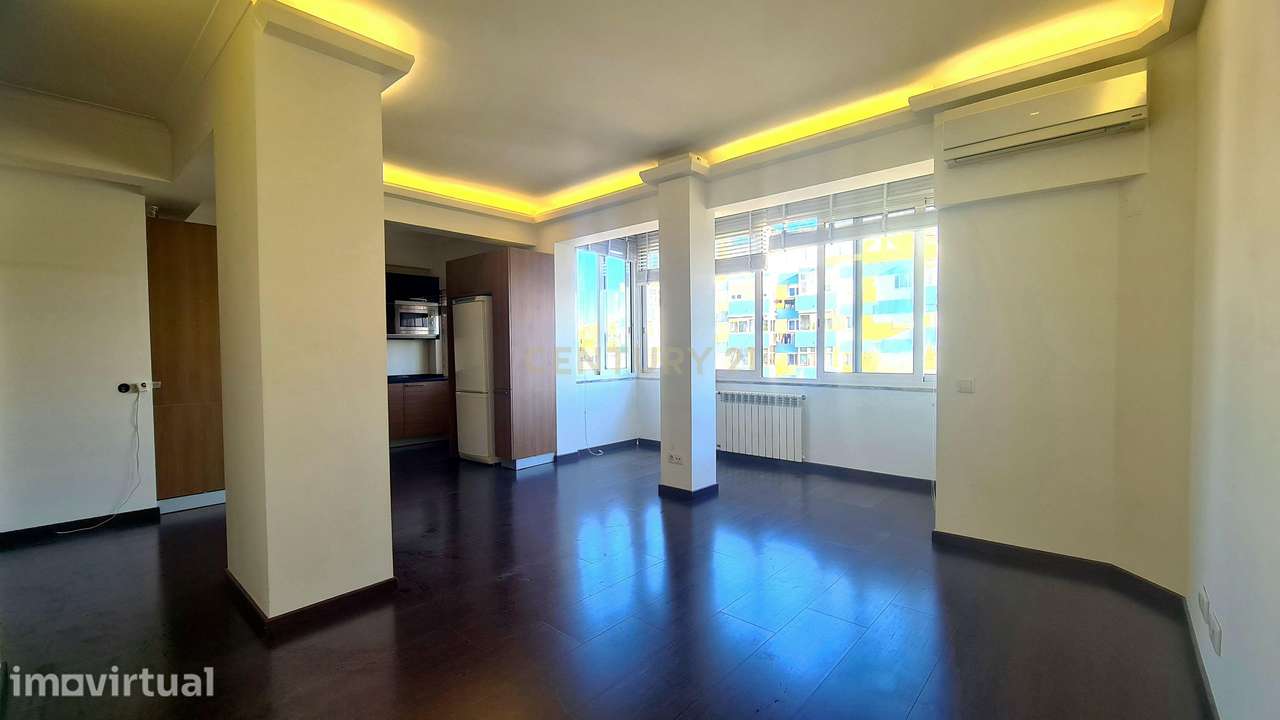 Apartamento Renovado T3 em Santa Clara, Lisboa - Grande imagem: 3/25