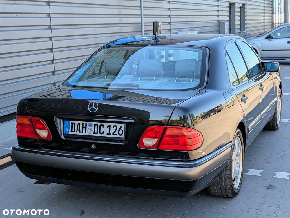 Mercedes-Benz Klasa E 320 4-Matic Elegance - 12