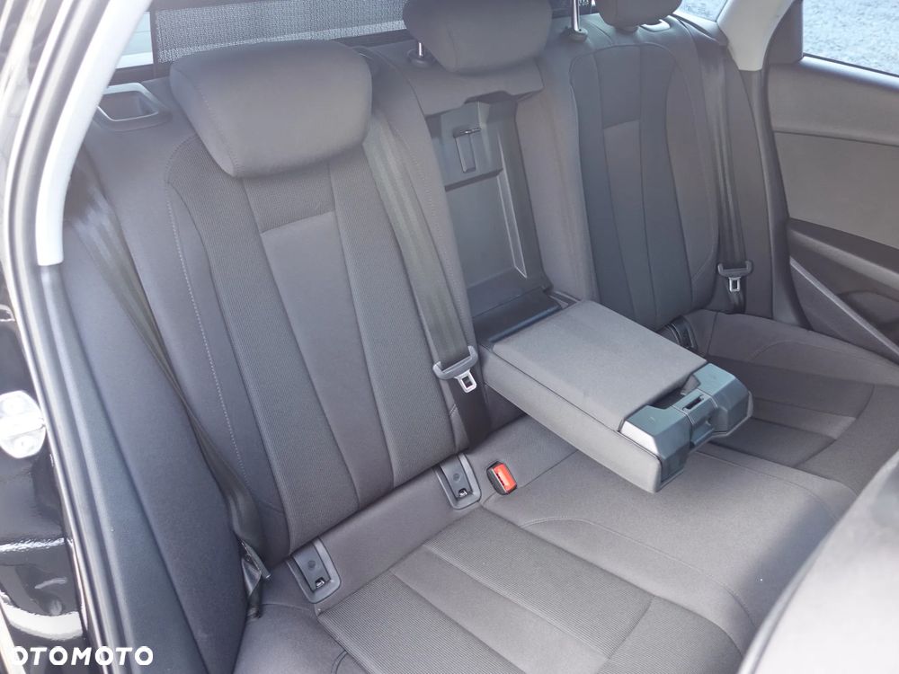Audi A4 Avant 40 TFSI S tronic - 6