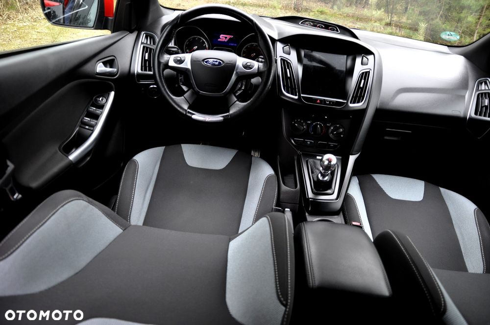 Ford Focus 2.0 EcoBoost ST mit Leder-Sport-Paket - 30