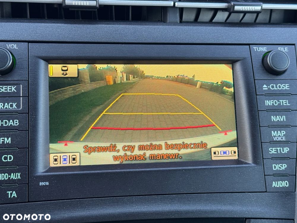 Toyota Prius 1.8 HSD Sol - 19