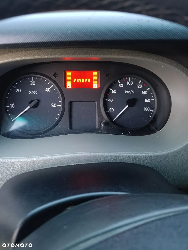 Nissan Interstar - 5