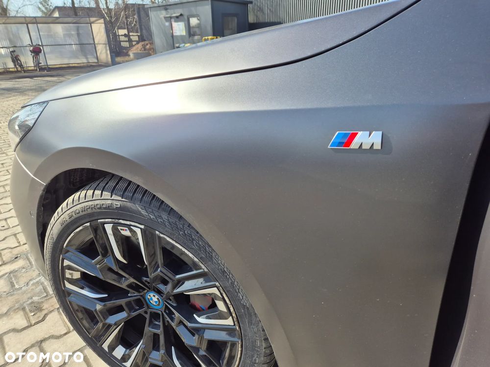 BMW i5 - 6