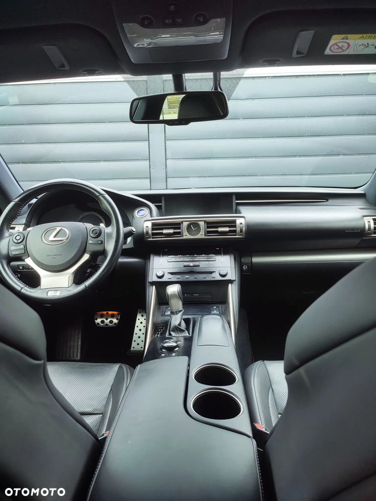 Lexus IS - 15