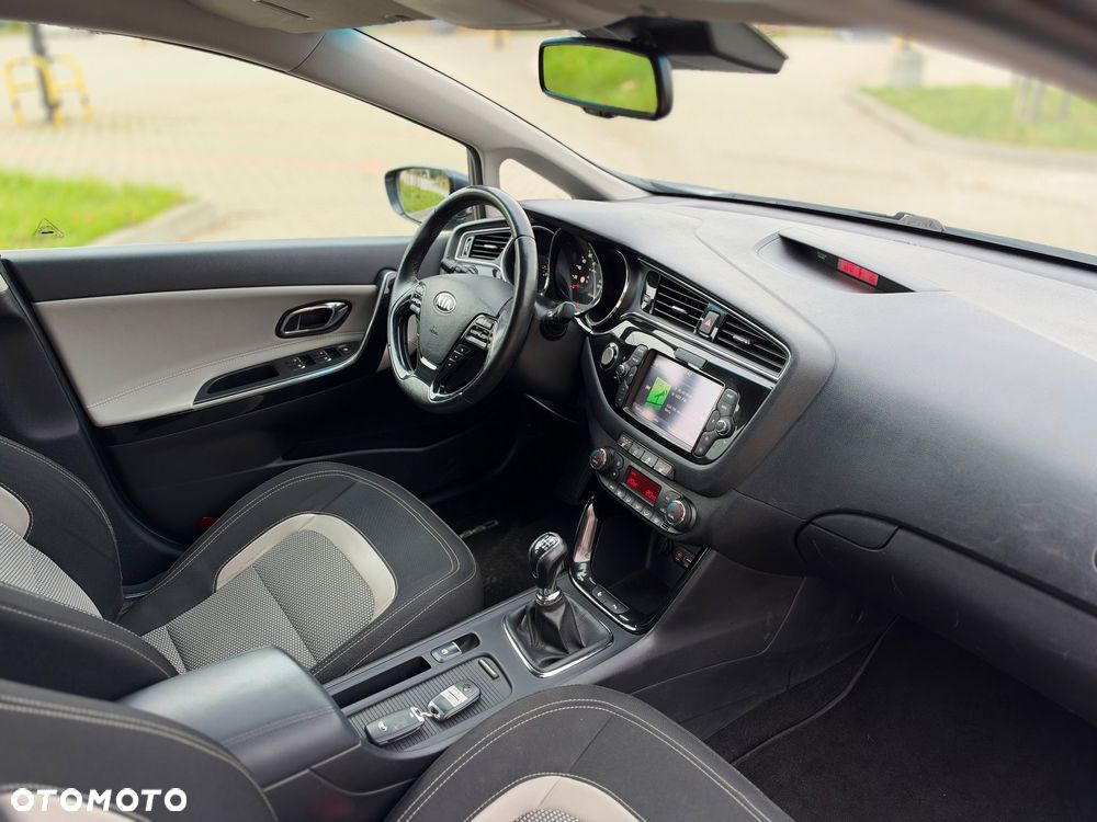 Kia Ceed 1.6 CRDi 136 ISG Platinum Edition - 21