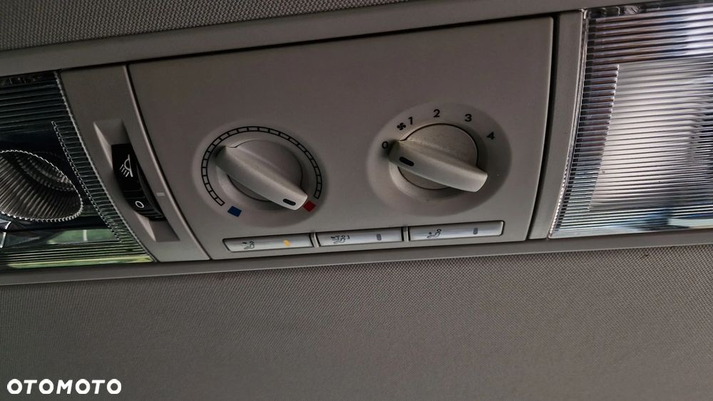Volkswagen Caravelle - 10