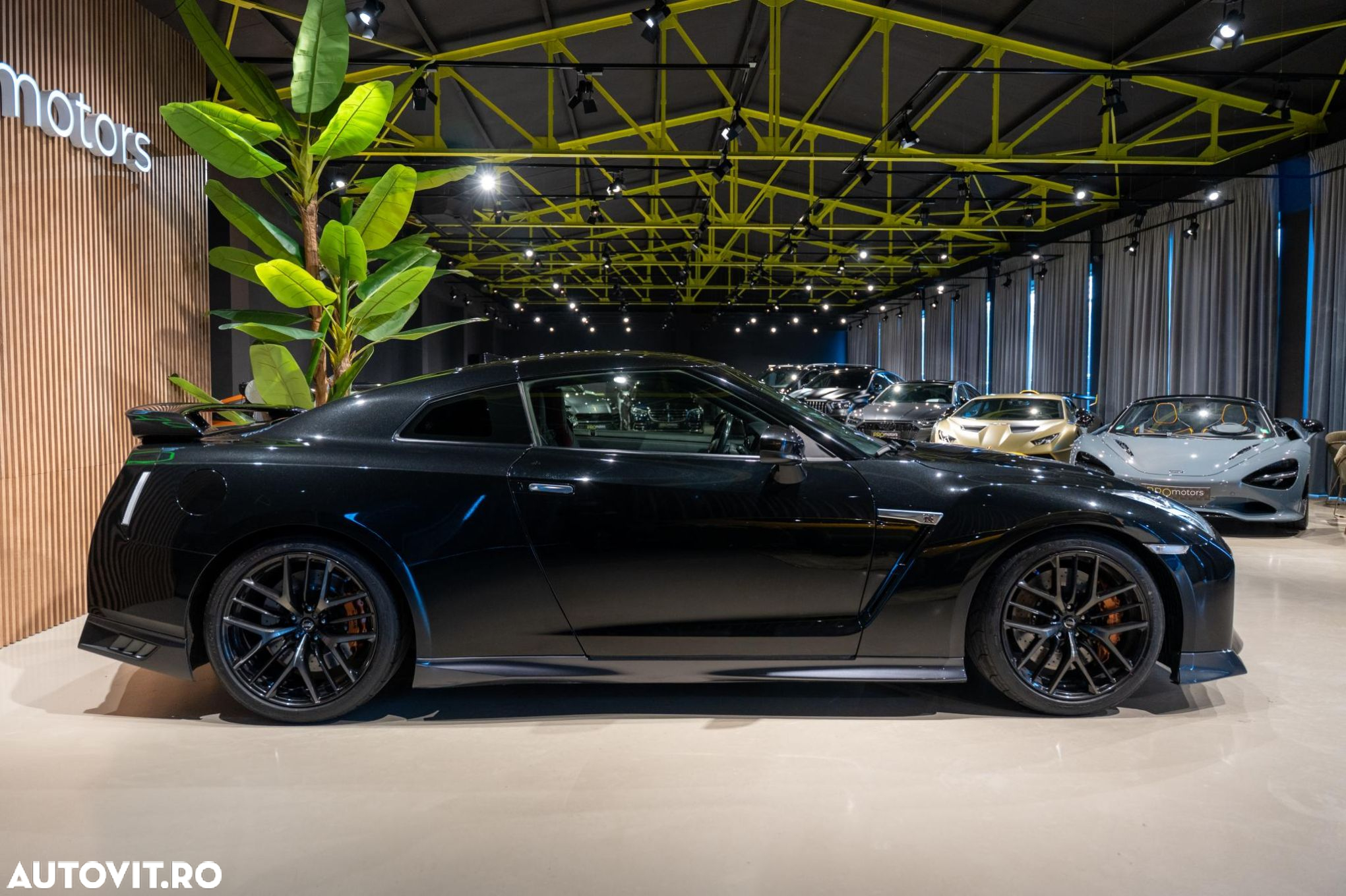 Nissan GT-R - 16