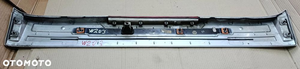 W203 spoiler klapy tył światło stop kombi bez malowania kolor 744 C klasa Mercedes - 2