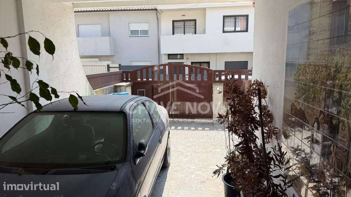 Exclusiva Moradia T4 com Sótão Independente em Vila Nova de Gaia - Grande imagem: 2/31