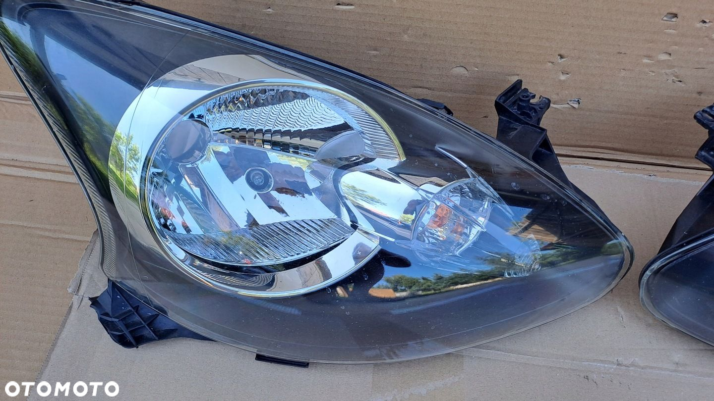 TOYOTA AYGO 2005-- PRAWA LEWA LAMPA KOMPLET UŻYWANE - 2