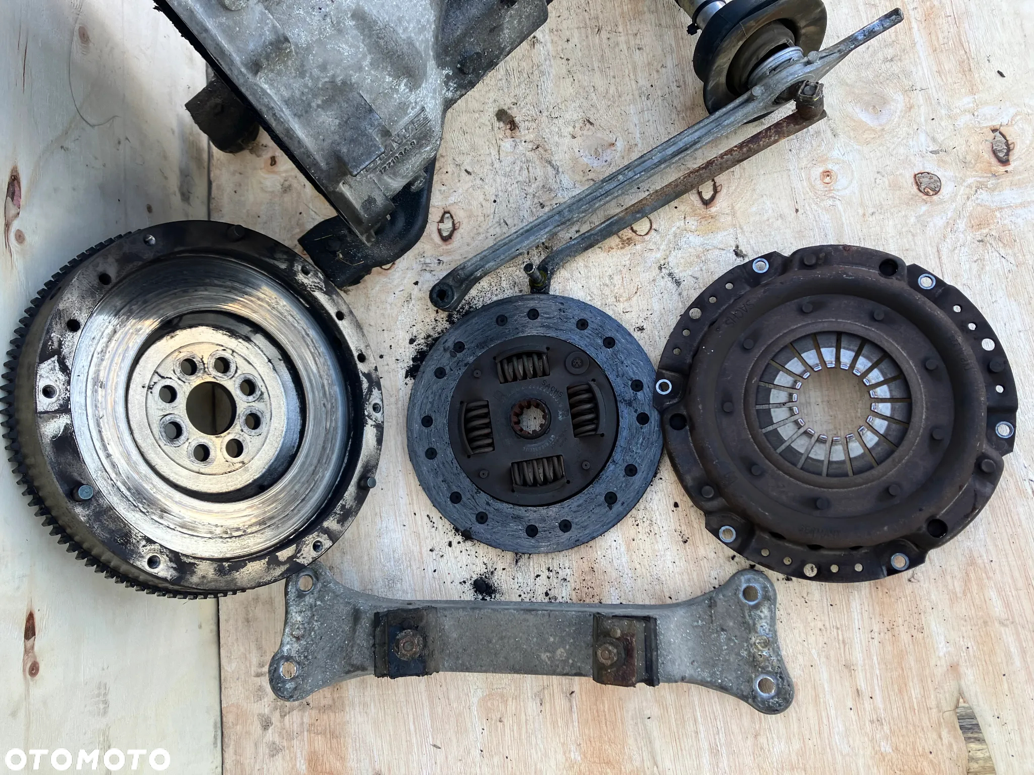 SKRZYNIA SPRZEGŁO BMW E34 M50 JEDNOMAS SZTYWNE KOŁO ZAMACHOWE M50 B20 B25 WYBIERAK ŁAPA SKRZYNI WAŁ PRZEKŁADKA AUTOMATU 1221934 1139036 1221676 - 2