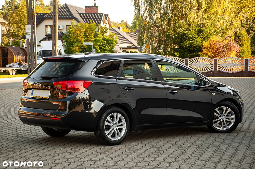 Kia Ceed 1.6 CRDi 128 ISG Dream Team Edition - 16