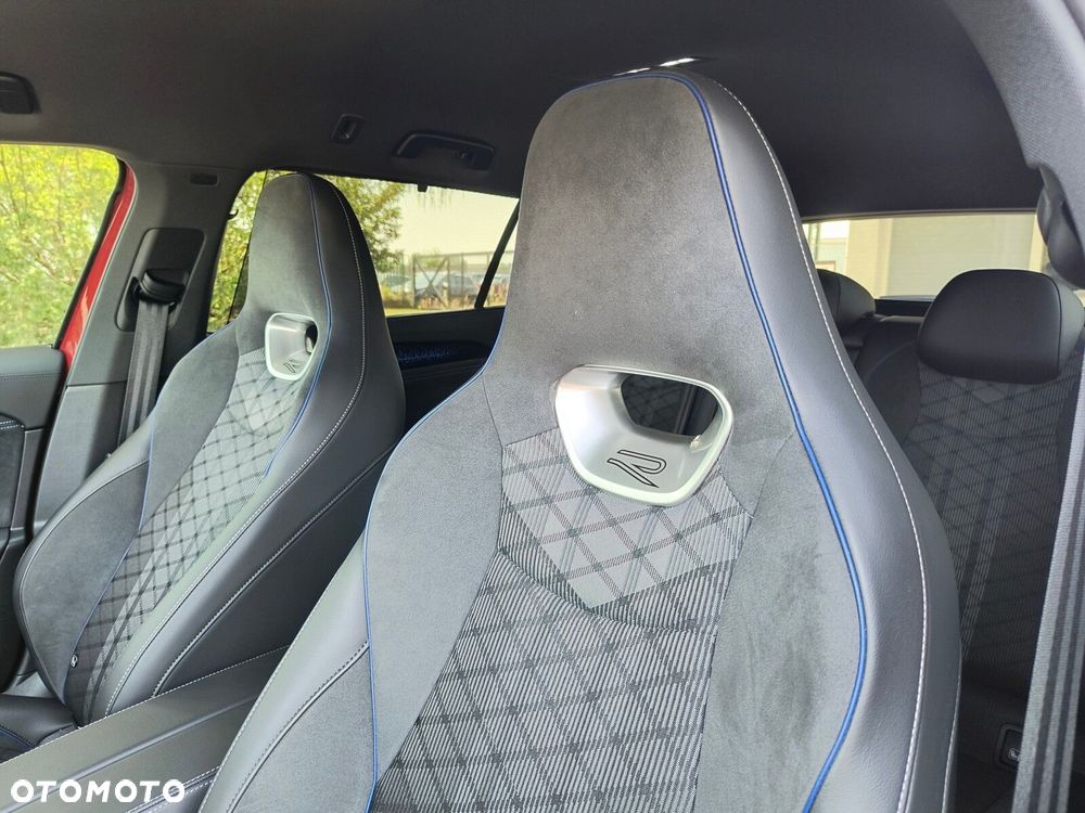 Volkswagen Passat Variant 2.0 TDI SCR R-Line DSG - 16