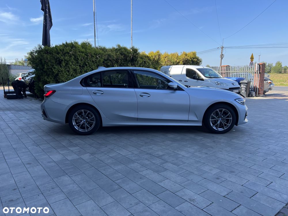 BMW Seria 3 320d xDrive Sport Line - 4