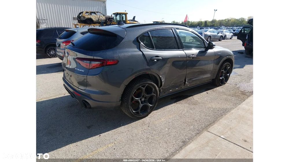Alfa Romeo Stelvio - 9
