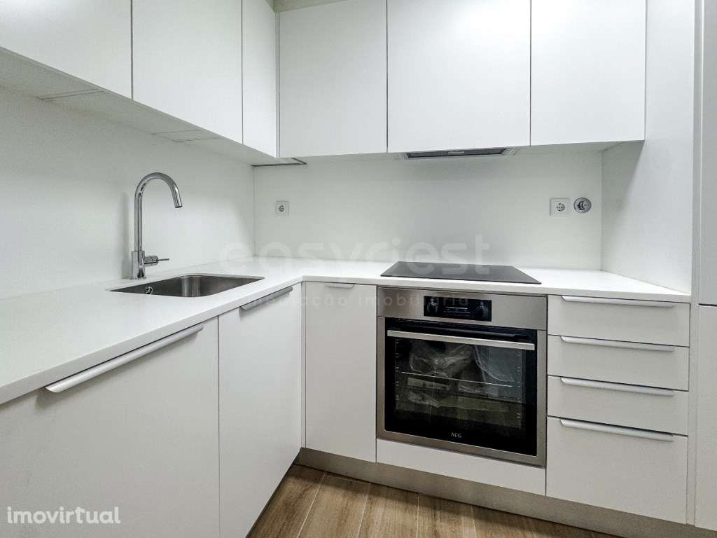 Apartamento T1 totalmente remodelado no coração do Bairro Alto - Grande imagem: 4/36