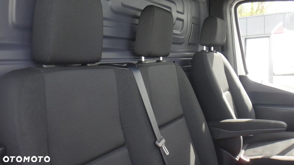 Mercedes-Benz Sprinter - 12