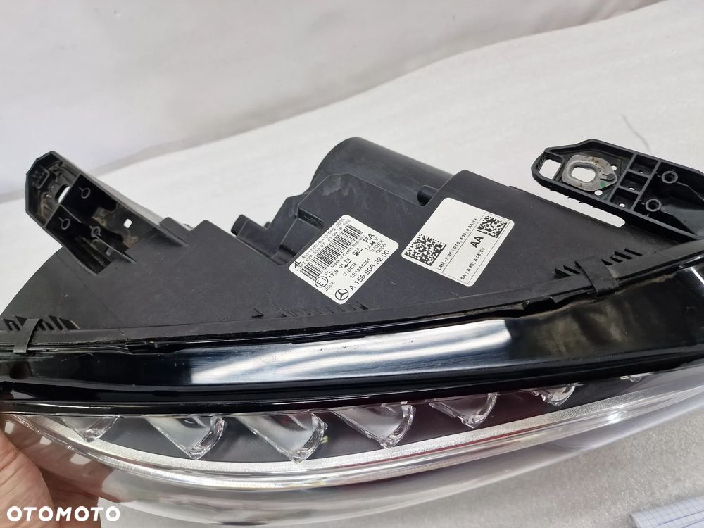 MERCEDES GLA W156 ŁADNA PRAWA LAMPA PRZEDNIA PRZÓD BI-XENON + USZCZELKA ( RAMKA ) , NR A1569063200 , NR AUKCJI LA598 - 10