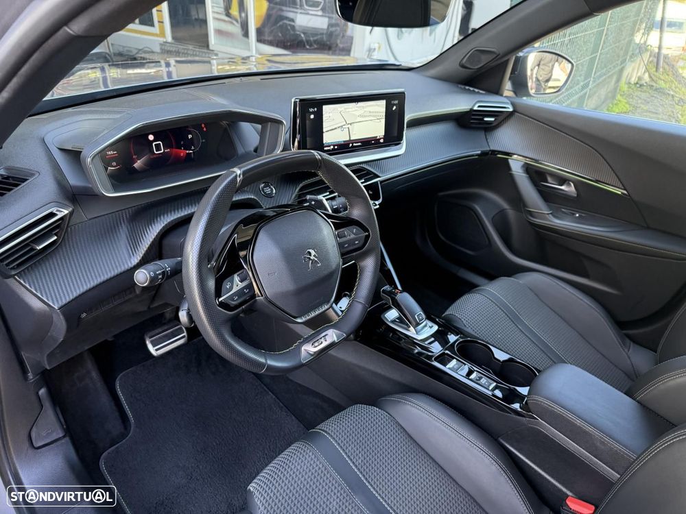 Peugeot 2008 1.2 PureTech GT EAT8 - 19