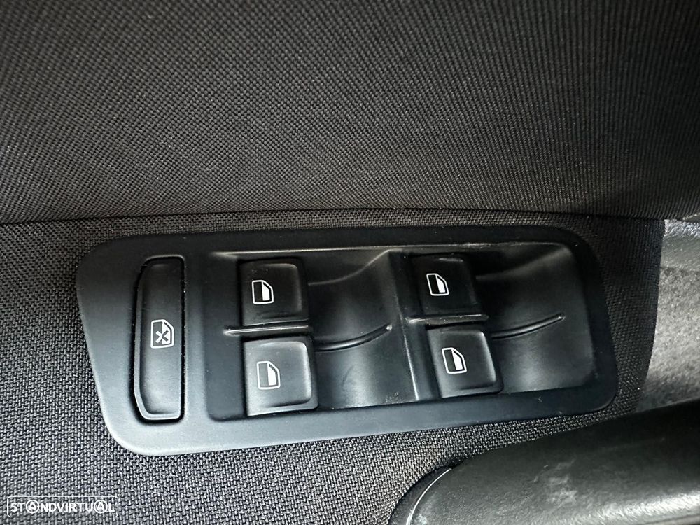 VW Golf Variant 1.6 TDi Confortline - 19