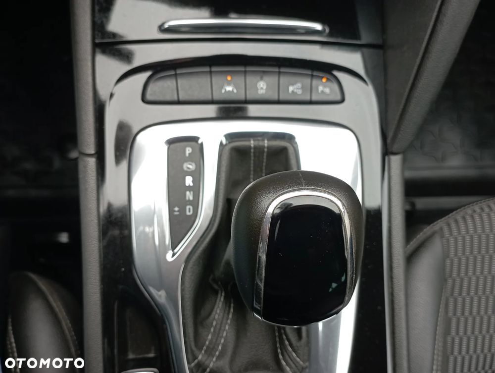 Opel Insignia CT 1.5 T Exclusive S&S - 23