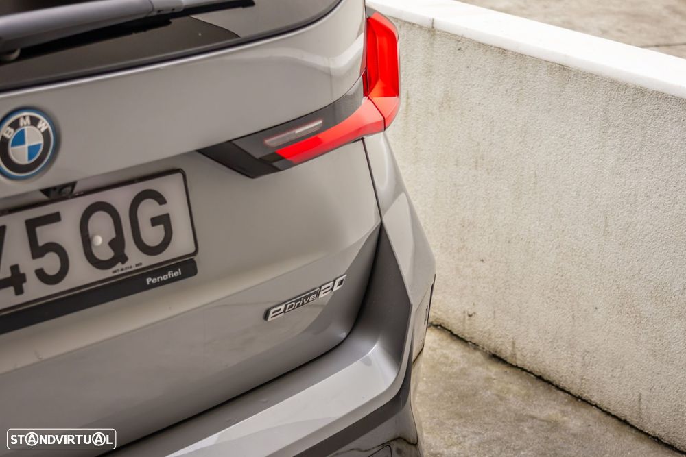 BMW iX1 eDrive20 Pack Desportivo M - 14