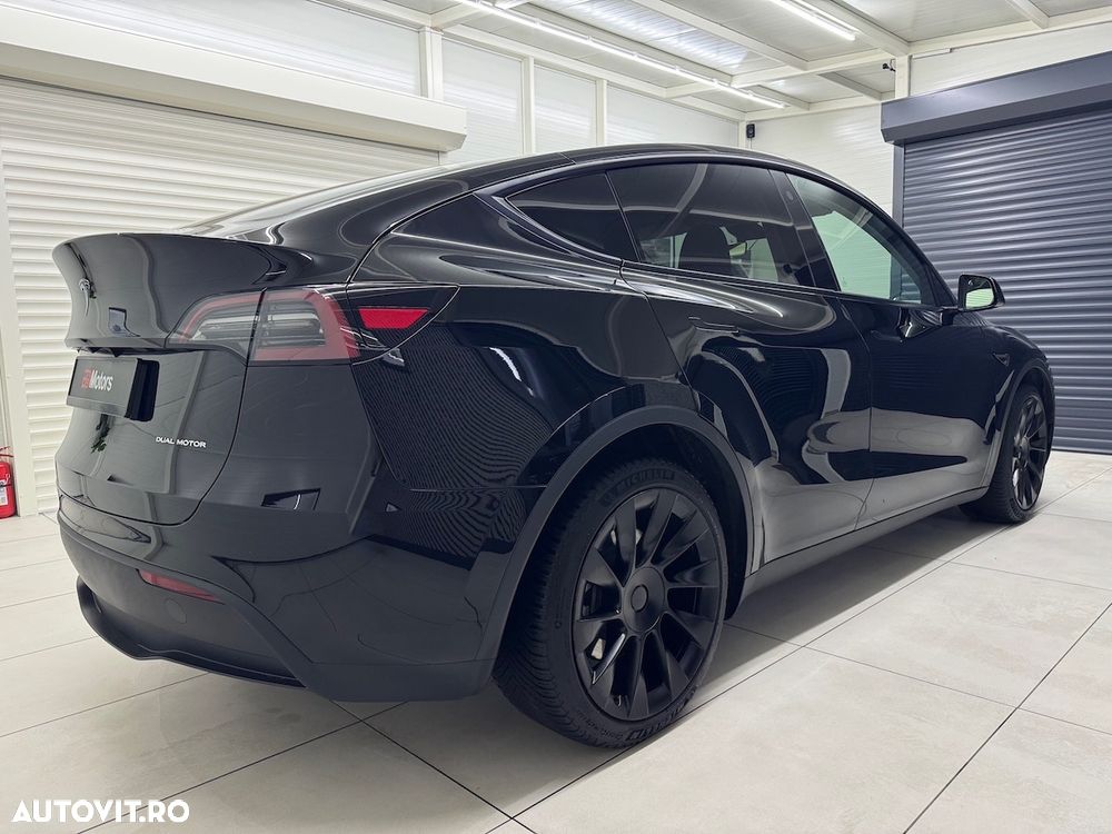Tesla Model Y Long Range Dual Motor AWD - 4