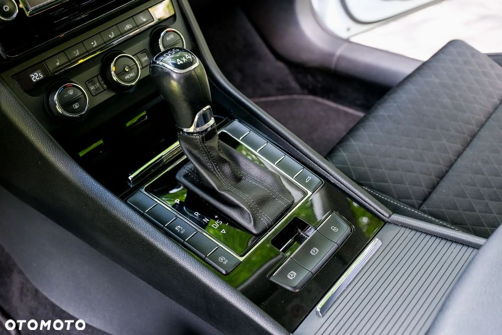 Skoda Superb 2.0 TDI 4x4 DSG Style - 20